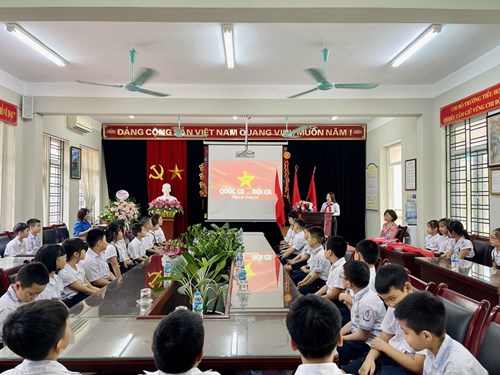 Trường TH TT Trâu Quỳ tổ chức Lễ kết nạp đội viên mới 